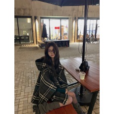 批发1只衮1Z1ZGUN德鲁<b class='q'>纳</b>少女原创正反两穿氛围感格<b class='q'>纹</b>连帽斗篷羊毛大衣
