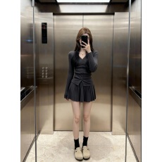 批发已到货 简约深灰色毛衣针织衫女秋冬季新款修身显瘦半身裙两件套