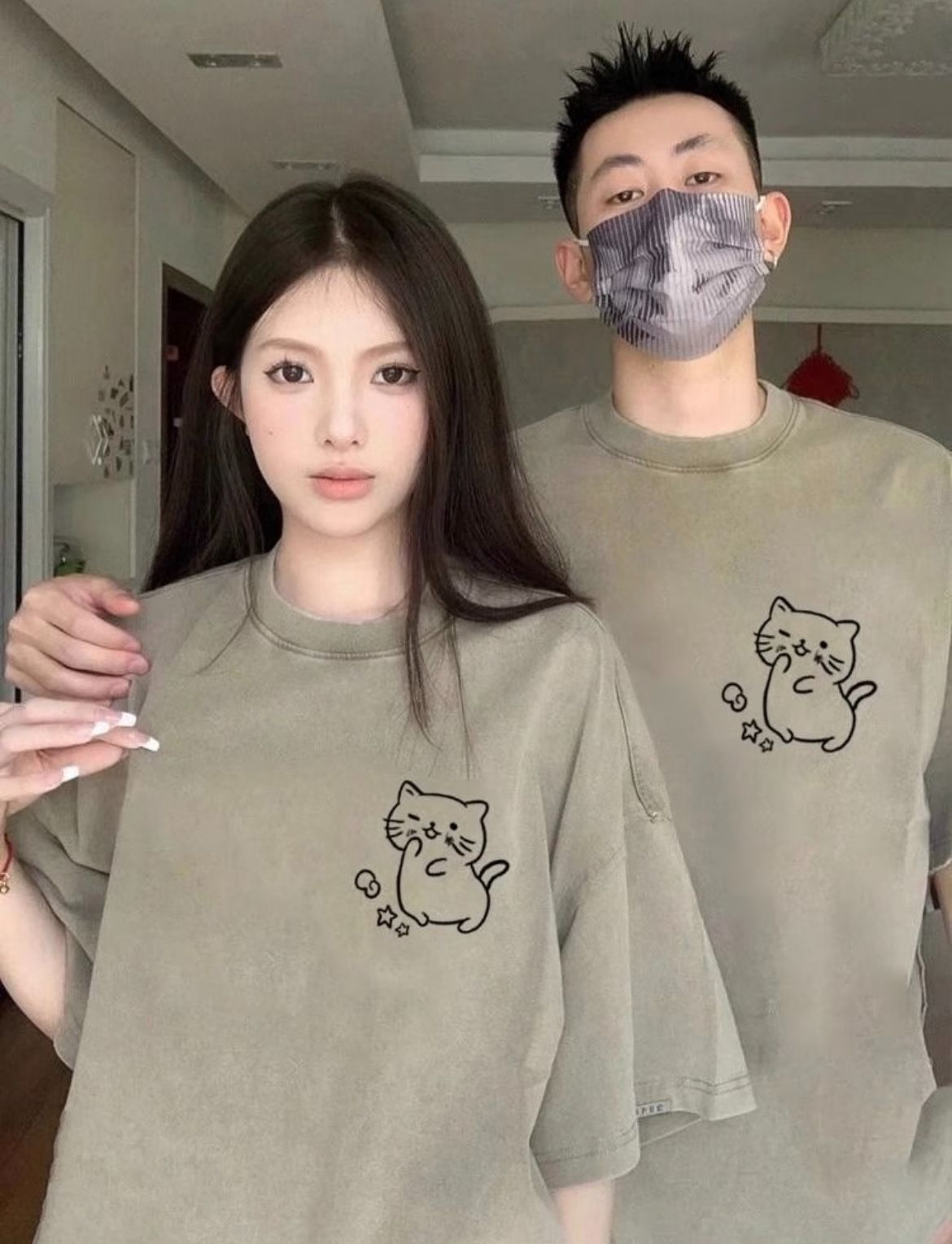 빗질하다 순면 닫기 만화 커플룩 반팔 순면 루즈핏 작은 대중 디자인 센스 여름 고급 반팔