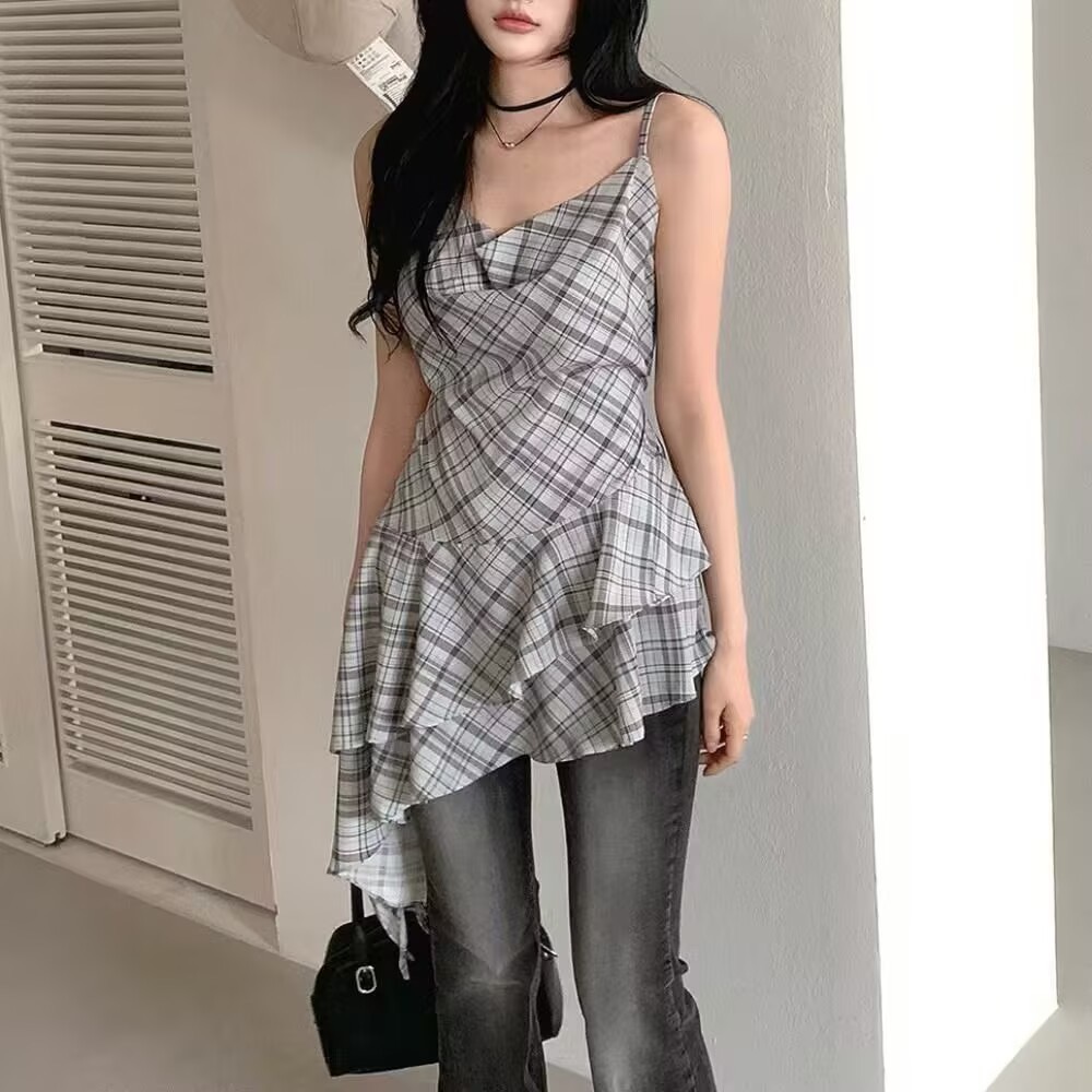 있음 밖으로 2026 여름 디자인 센스 불규칙 프릴 체크무늬 슬립 드레스 여성 드레스