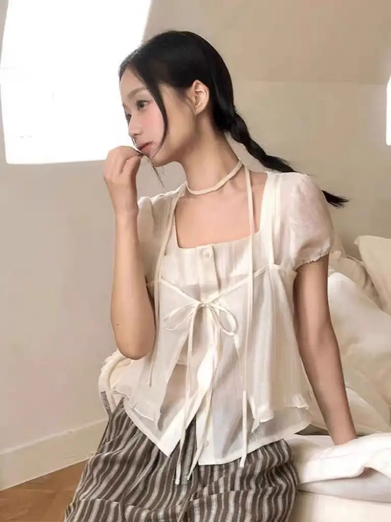 끈 디테일 레이어드 루즈 반소매 블라우스 상세 이미지 9