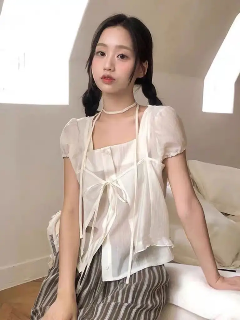 끈 디테일 레이어드 루즈 반소매 블라우스 상세 이미지 16