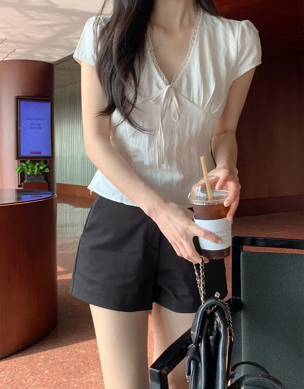 샤넬풍 V넥 레이스 니트 티셔츠 상세 이미지 6