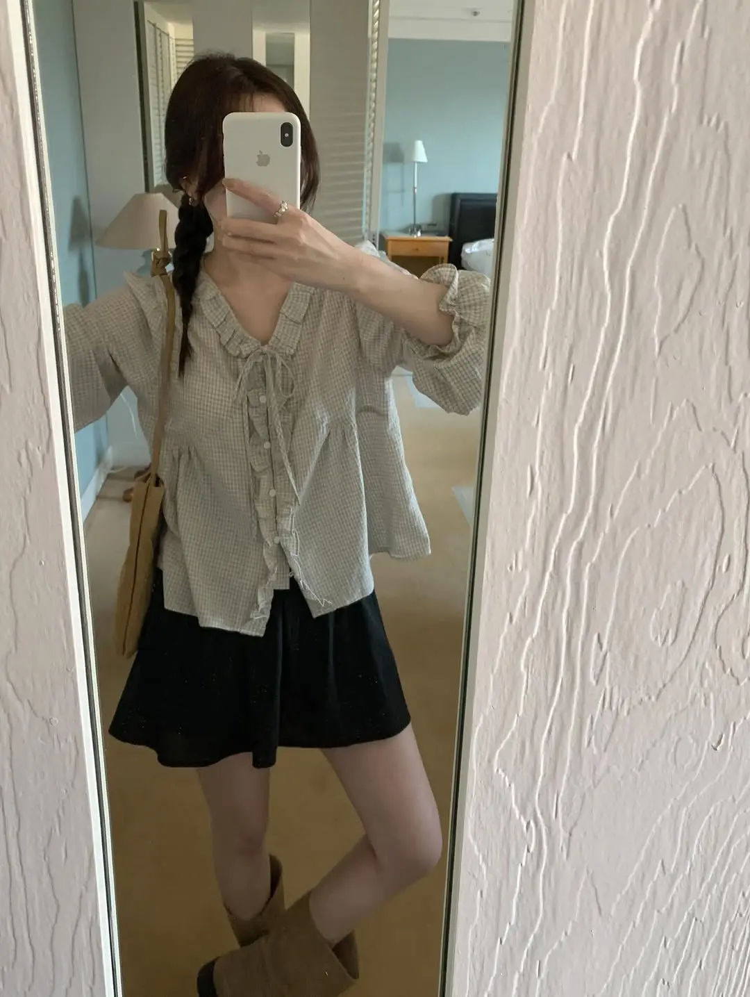 체크 무늬 러플 장식 루즈 긴소매 블라우스 상세 이미지 4