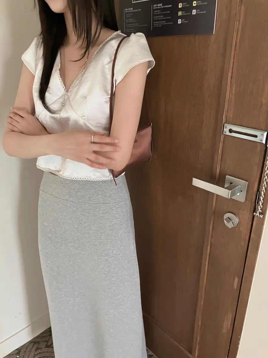 레이스 배색 새틴 반소매 탑 상세 이미지 2