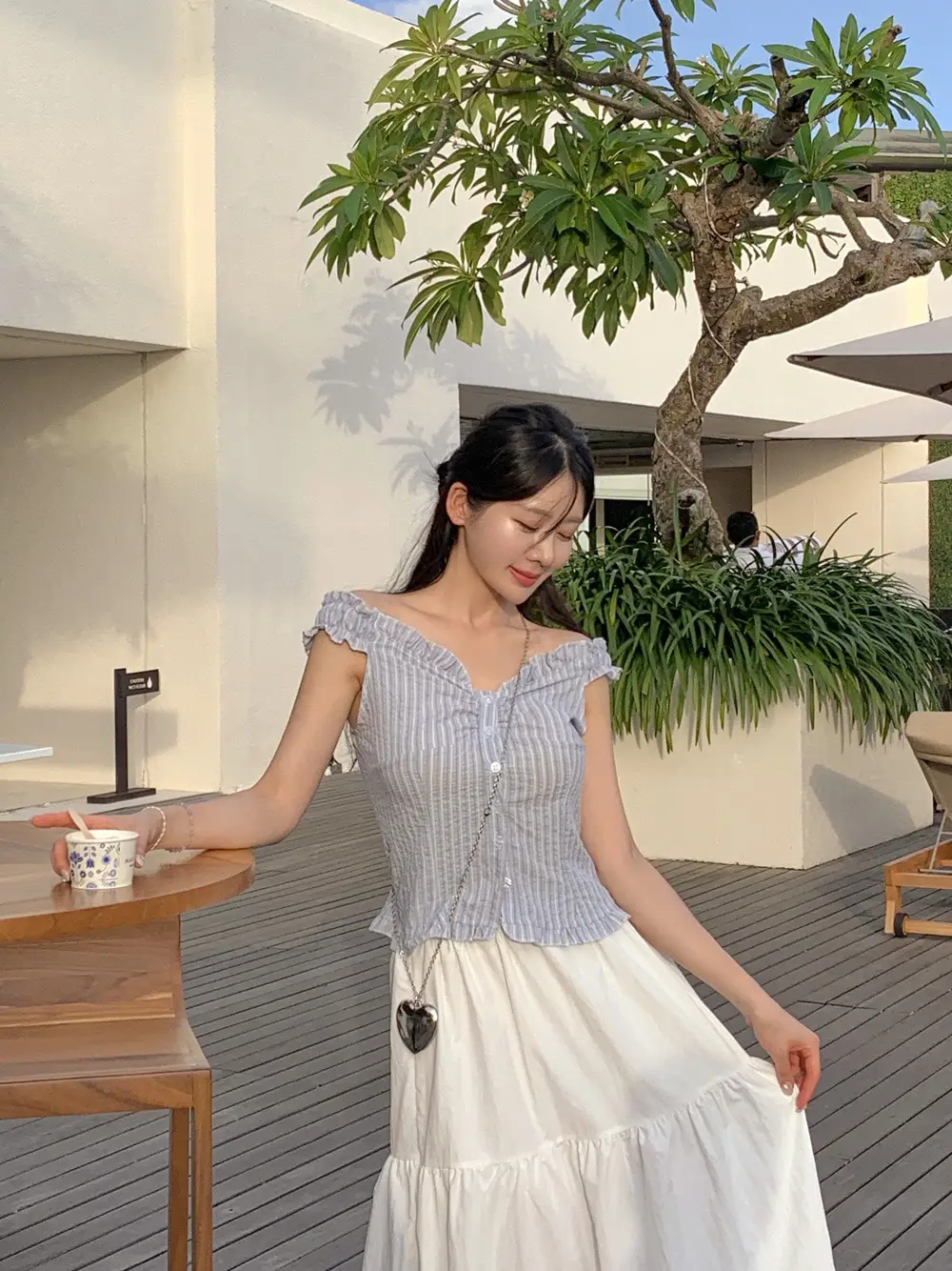 러플 블루 스트라이프 오프숄더 2웨이 셔츠 상세 이미지 16