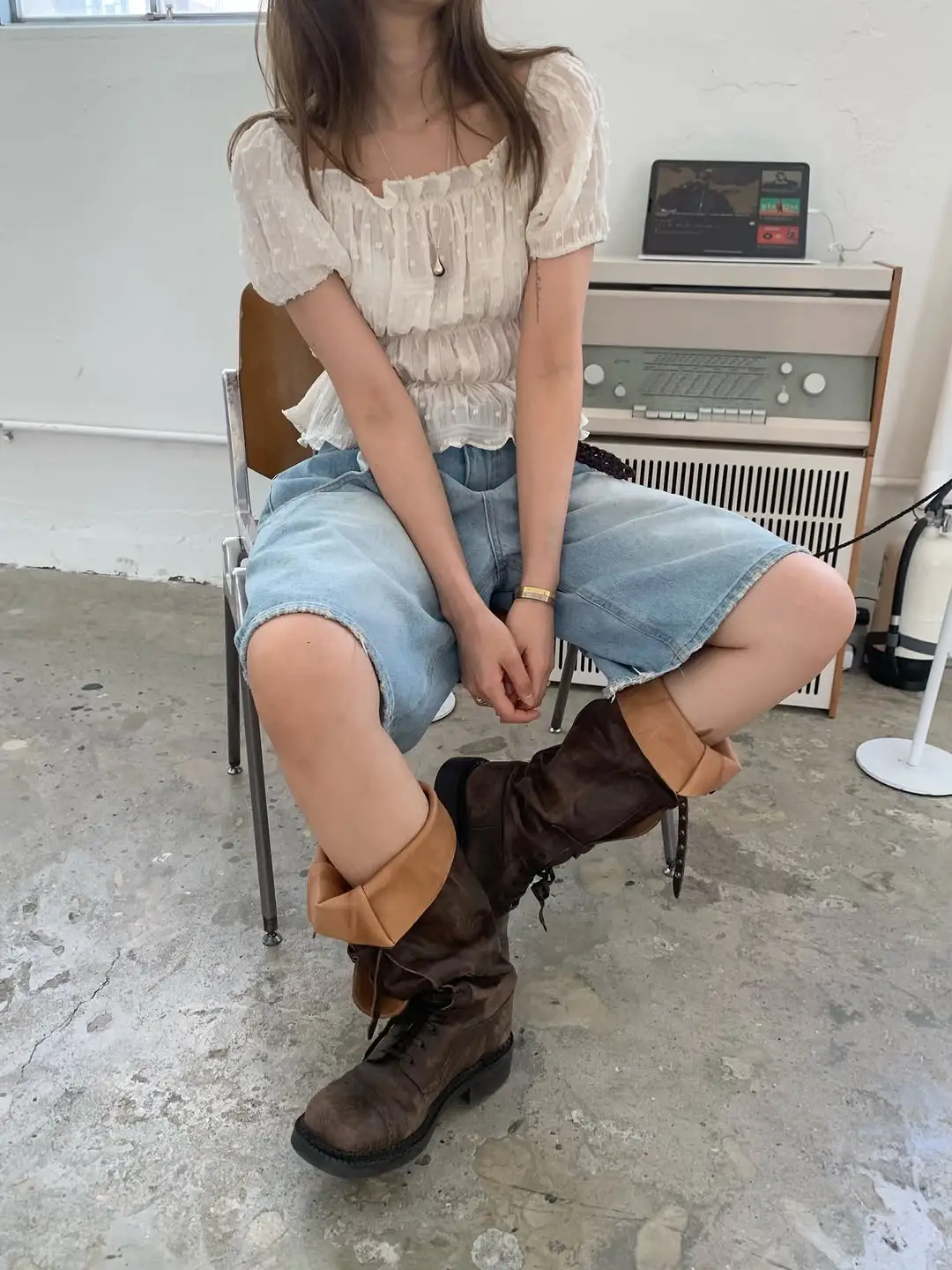 쉬폰 도트 자카드 오프숄더 블라우스 상세 이미지 6