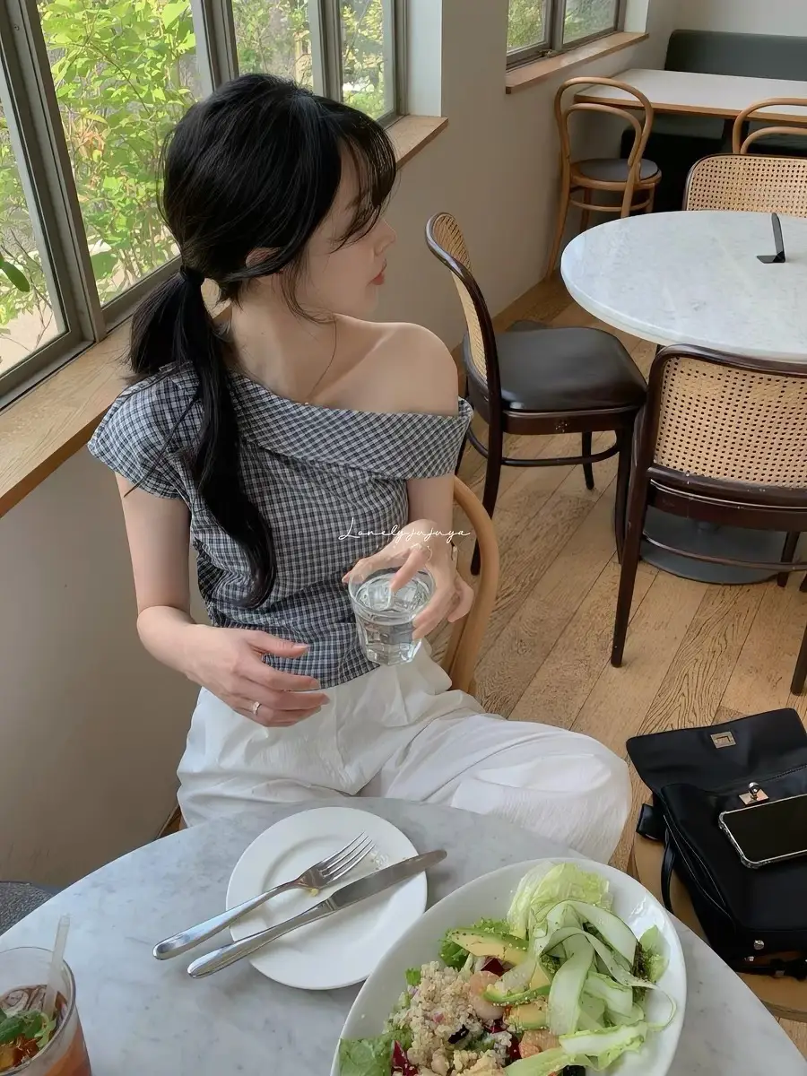 여름 비대칭 원숄더 체크 셔츠 상세 이미지 4