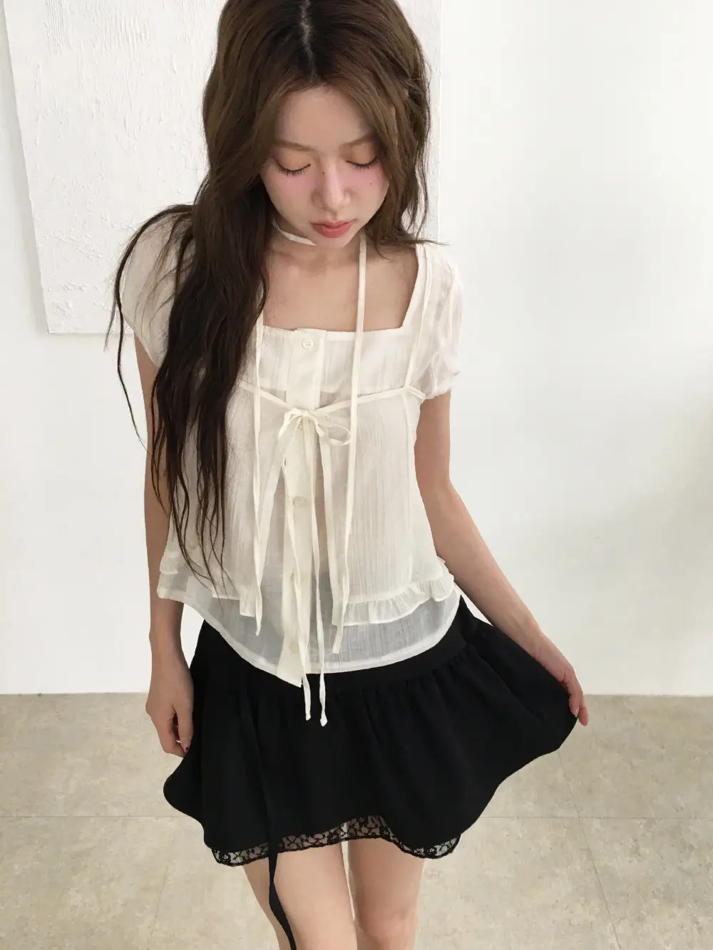 끈 디테일 레이어드 루즈 반소매 블라우스 상세 이미지 1