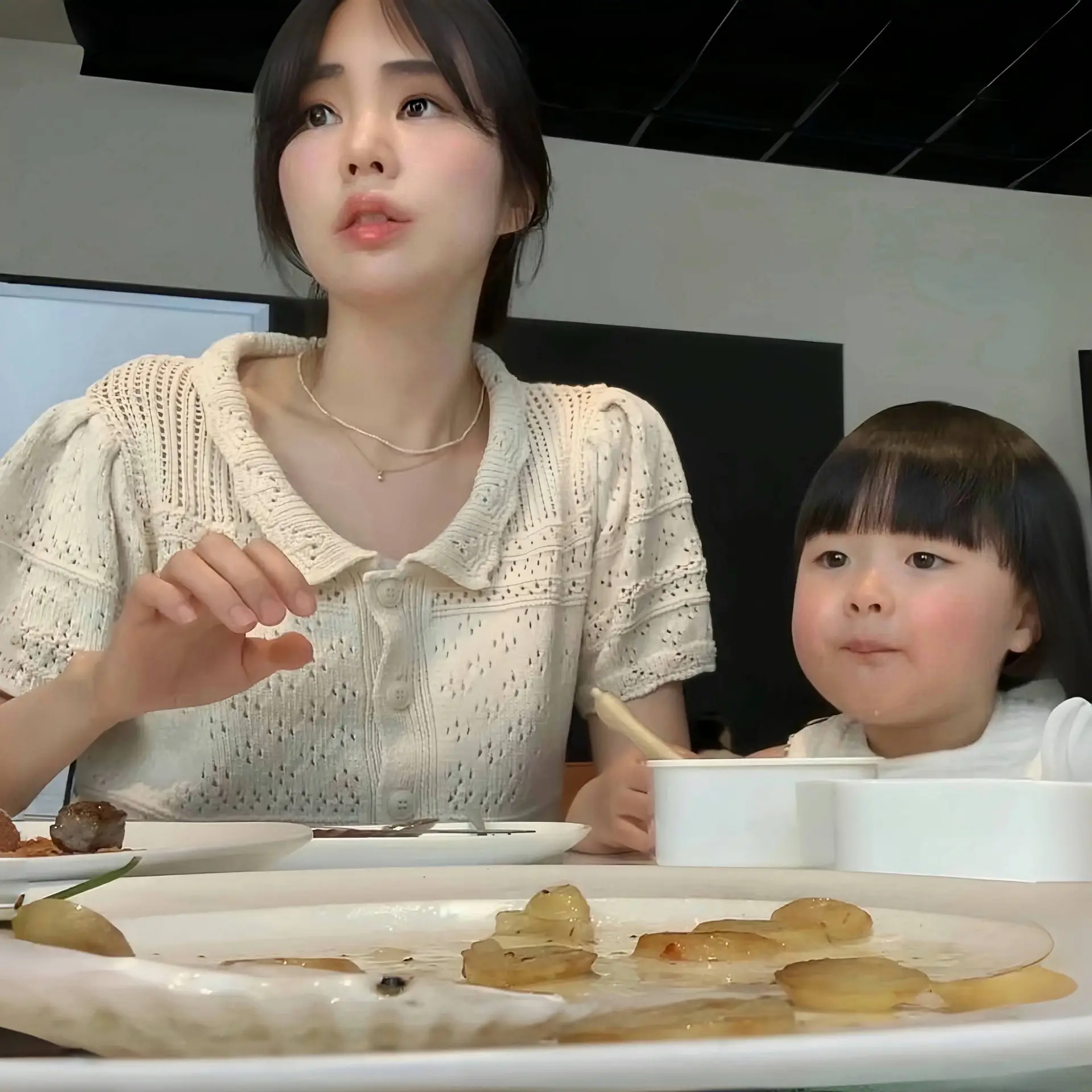 여름 오픈워크 니트 상세 이미지 12