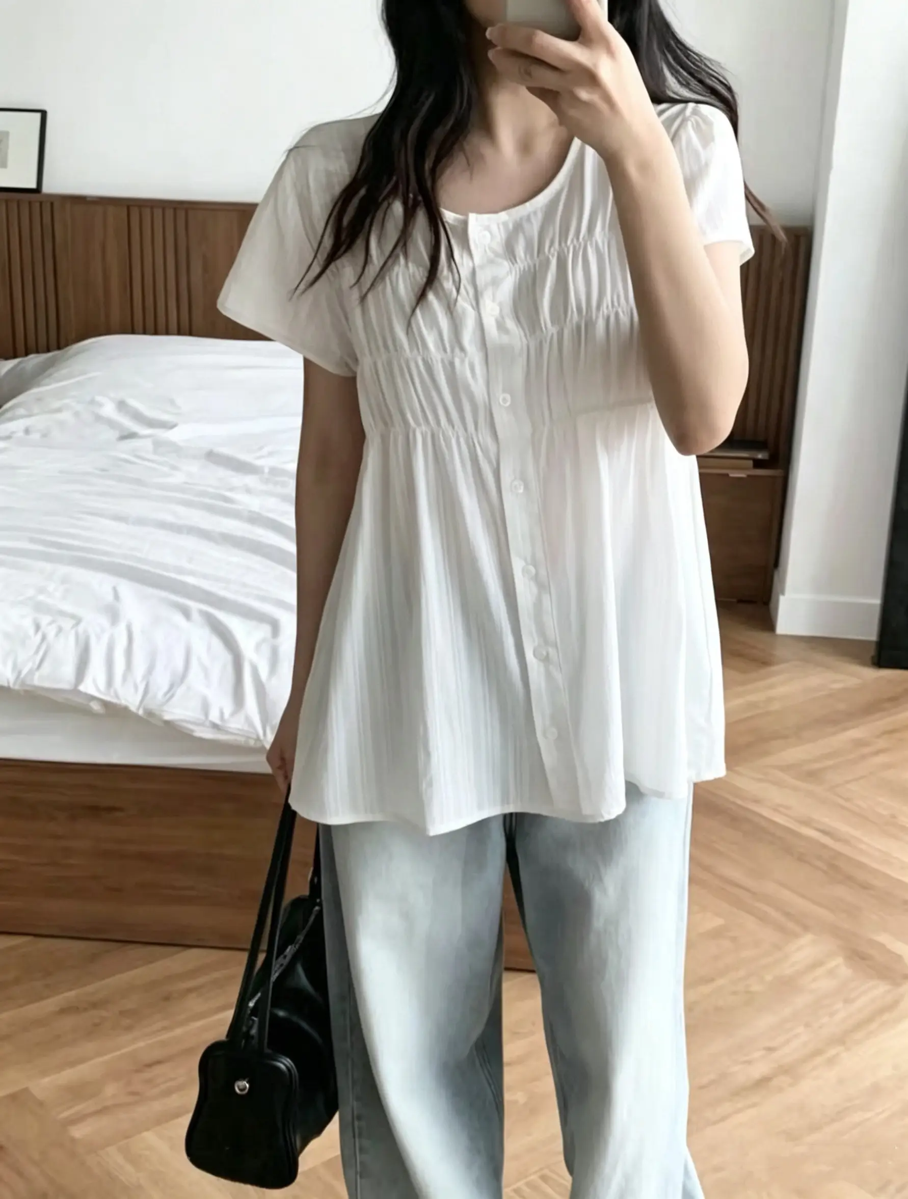 프렌치 스타일 주름 반소매 슬림핏 블라우스 상세 이미지 2