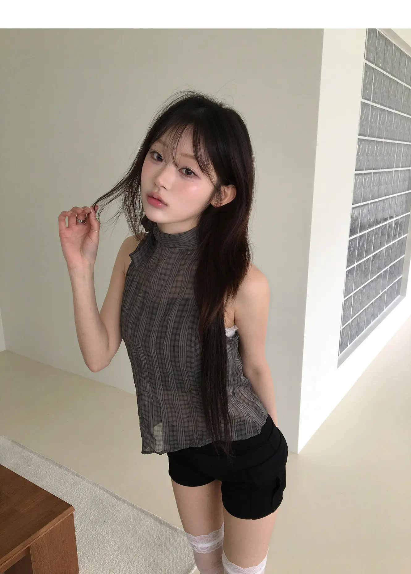 레트로 스탠드 칼라 홀터넥 리본 타이 주름 체크 민소매 셔츠 상세 이미지 4
