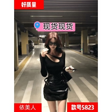 批发辣妹风套装女秋冬新款收腰镂空露锁骨上衣高腰包臀PU皮短裙两件套