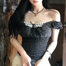 批发一字肩格纹短袖小衫上衣女夏打揽弹力衬衫收腰显瘦衬衣