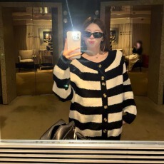 批发OKJJ慵懒风黑白条纹毛衣女宽松中长款针织开衫露肩<b class='q'>一字领</b>外套厚