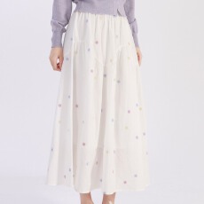 批发白色刺绣花朵半身裙女2025<b class='q'>秋</b>季新款百搭廓形设计感半身长裙