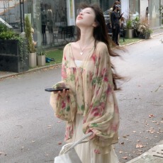 批发温柔风灯笼袖<b class='q'>碎花</b>雪纺衫女夏季宽松V领牡丹花上衣