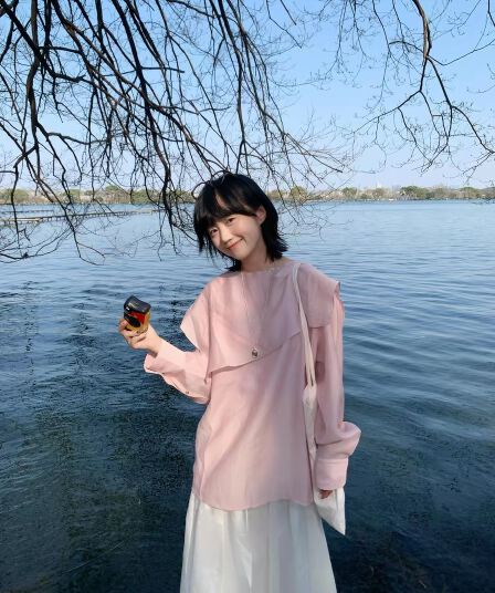 지금 재고 있음 r 비대칭 느슨한 잎 모델링 센스 뽕나무 누에 실크 혼방 맨위 여성 봄 느긋한 디자인 센스 안감