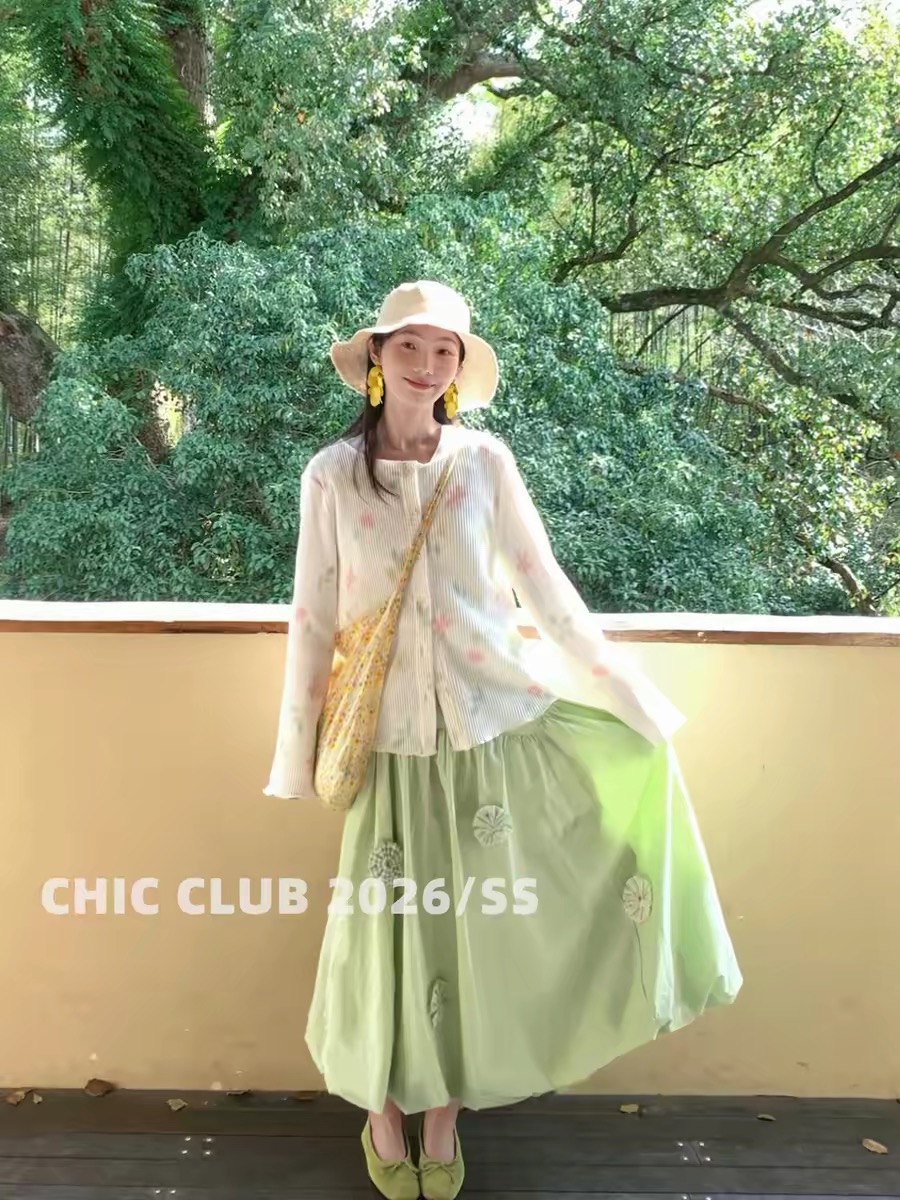 chic club 2026 ss 부드러운 바람 3 차원 꽃 디자인 꽃밭 반신 스커트 프린트 플리츠 오픈 가디건 맨위