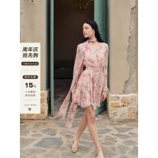 批发wearwell 法式玫瑰碎花连衣裙女夏季2026<b class='q'>新款</b>温柔风飘带雪纺短裙