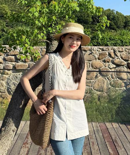 프랑스식 사소한 V넥 레이스 화이트 민소매 여성 셔츠 여름 디자인 센스 품격 루즈핏 외출용 조끼 맨위