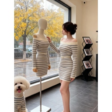 批发一字领露肩撞色条纹针织毛衣连衣裙女秋冬小个子心机<b class='q'>夜店</b><b class='q'>性感</b>短裙