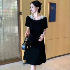 批发新款大码高级感蕾丝连衣裙女2025<b class='q'>夏</b>季宽松胖MM遮肚显瘦中长款裙子