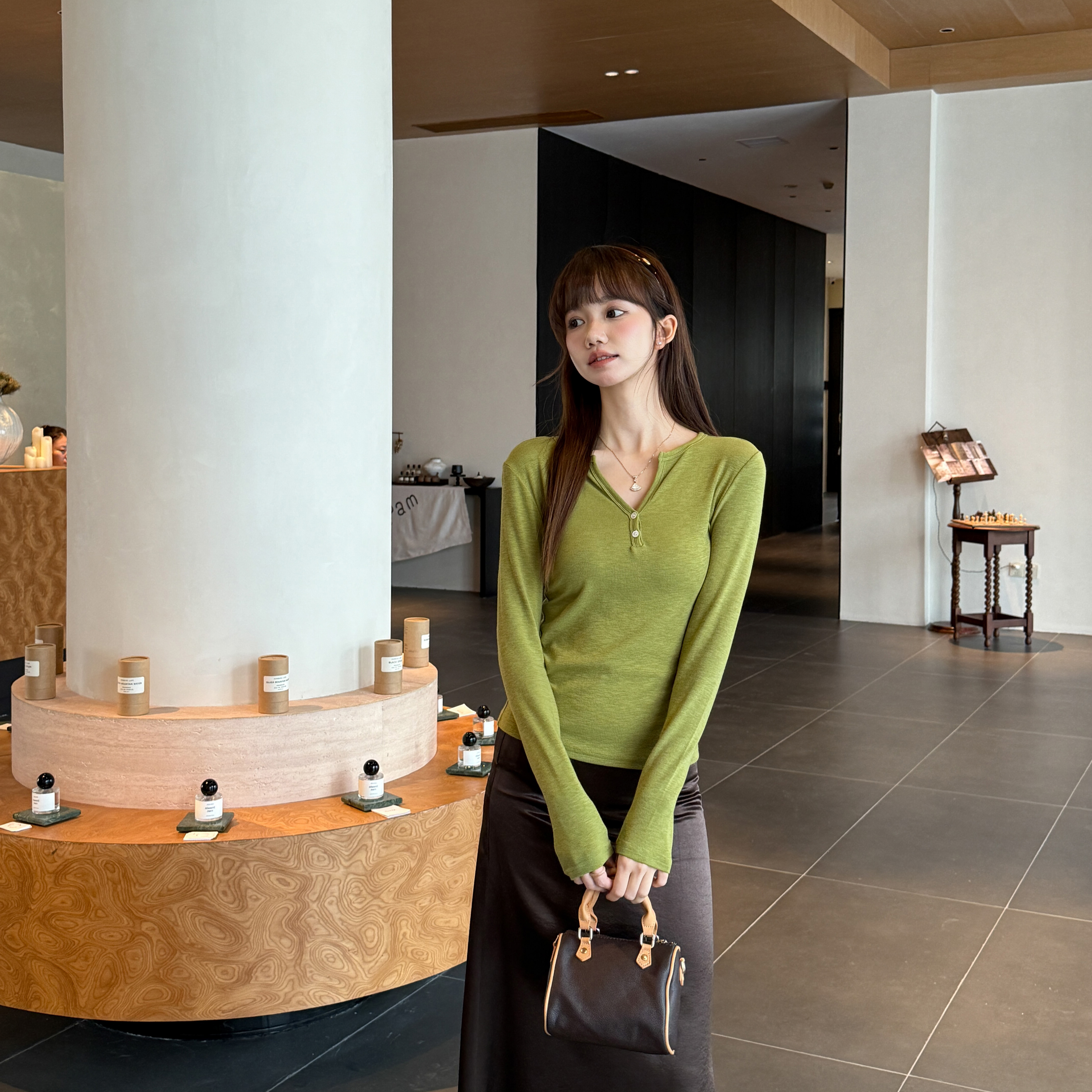 MY70308# 绿色v领长袖t恤女新款高级感修身内搭打底衫正肩半女裝貨源...