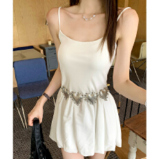 批发实拍实价#法式白色赫本风u领吊带连衣裙女春季收腰纯欲花苞短裙