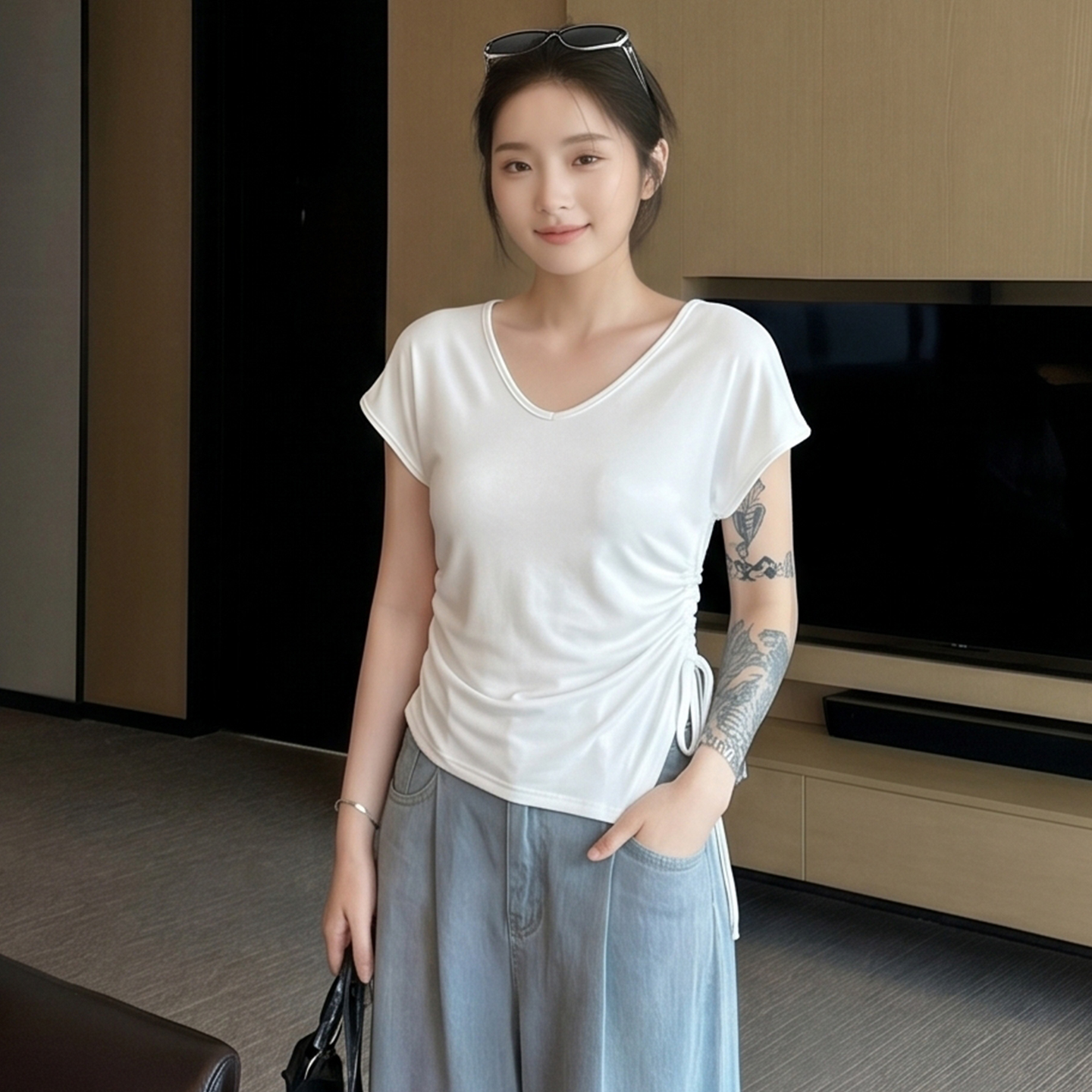 ai 정가 화이트 불규칙 V넥 긍정적 인 어깨 반팔 티셔츠 여성 2026 새로운 슬림해 보이는 루즈핏 동정 허리 수축