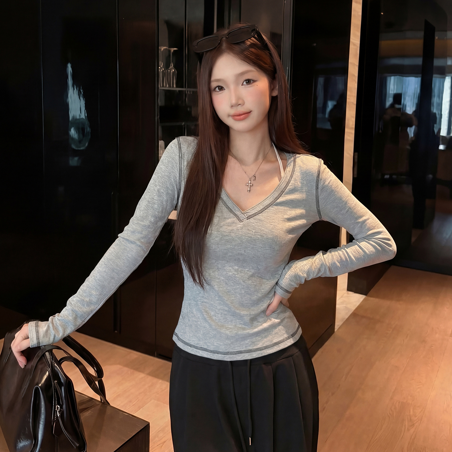 BY34180# 韩系灰色明线v领长袖t恤女秋季新款显瘦内搭上衣 服裝批發女裝批發服飾貨源