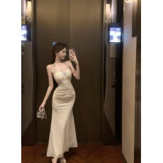 批发实拍 法式<b class='q'>气质</b>名媛高端女神范重工钻饰显瘦遮肉挂脖花边连衣裙