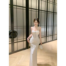 批发名媛轻奢小众绝美礼服蕾丝花边拼接钉钻性感带胸垫挂脖长<b class='q'>裙</b>