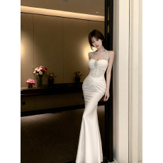 批发名媛高端轻奢法式小众绝美<b class='q'>礼服</b>蕾丝花边拼接钉钻性感挂脖长裙