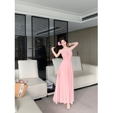 批发实拍纯欲温柔风V领挂脖别致超仙A字显瘦大摆连衣裙