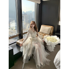 批发SISI JIANG“雾纱白月光复古蕾丝包臀<b class='q'>连衣裙</b>+拖尾半身裙套装