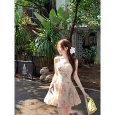 批发豆蔻野蔷薇2026度假少女收腰吊带蕾丝碎花<b class='q'>连衣裙</b>夏日绝美小裙子