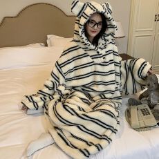 批发果子狸 珊瑚绒260克宽松大睡袍中长款连帽睡裙女士家居服