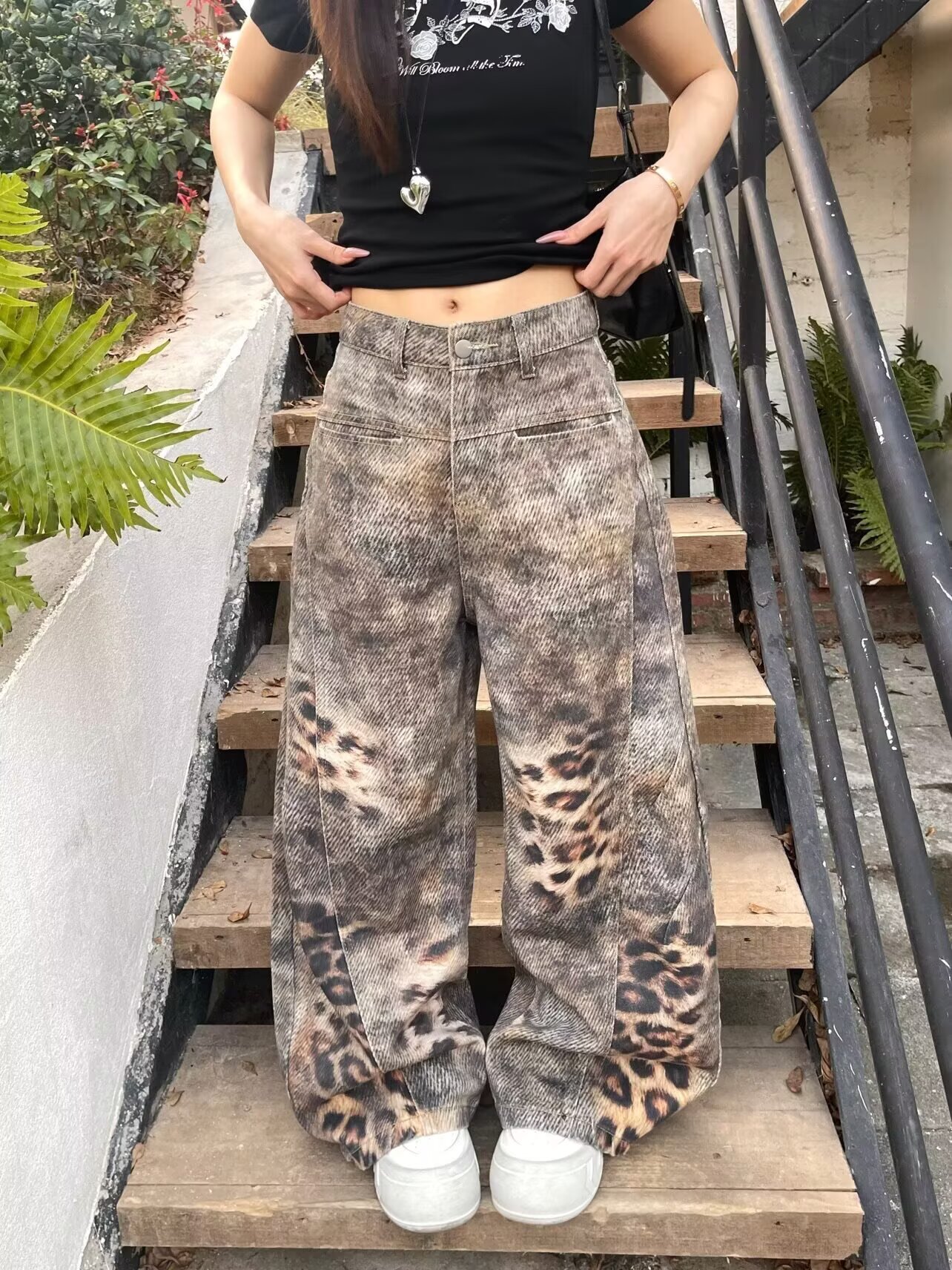 아메리칸 레오파드 무늬 품격 레트로 넓은 다리 청바지 새로운 거리 핫걸 루즈핏 슬림해 보이는 다용도 모통이 칼 바닥 청소 바지