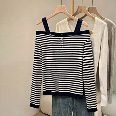 批发藏青色条纹一字肩长袖<b class='q'>t</b><b class='q'>恤</b><b class='q'>女</b>早秋季假两件收腰显瘦露肩上衣