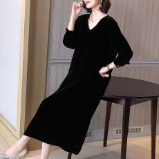 金丝绒v领秋季连衣裙女2025新款轻奢高级感气质妈妈黑色长袖裙子