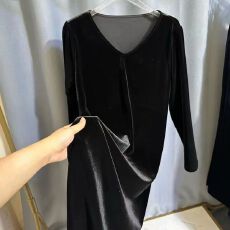 批发金丝绒<b class='q'>v领</b>秋李<b class='q'>连衣裙</b>女2023新款轻奢高级感气质妈妈黑色长袖裙子