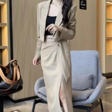 批发单/套装 <b class='q'>西装</b>裙套装2025春季新款高级感西服上衣开叉半身裙两件套