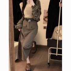 批发灰色百褶<b class='q'>西装</b>裙女2024春夏新款时尚高腰中长款显瘦a字包臀半身裙