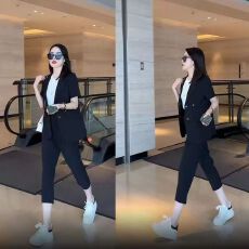 批发大码西装套装女2026新款<b class='q'>韩版</b>时尚气质后背开叉休闲七分裤两件套