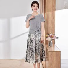 批发妈妈夏装套装大气<b class='q'>连衣裙</b>2026新款短袖T恤上衣中老年女穿搭半身裙