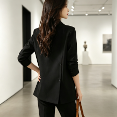 批发高级感黑色西装外套女春<b class='q'>秋</b>款2026<b class='q'>秋</b>季新款流行设计西服上衣外套
