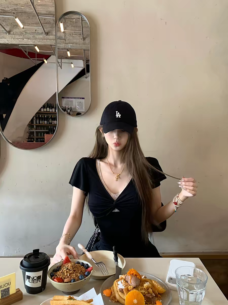 tongiiuu 같은 단락 라이 경기 서울 양모 V넥 레이스 비틀림 반팔 티셔츠 여성 몸매 가꾸기 슬림해 보이는 맨위