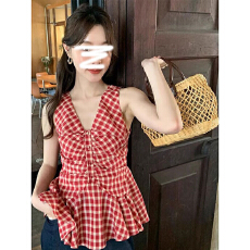 批发已出货 法式复古V领红色格子背心女夏季褶皱纽扣无袖上衣
