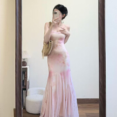 批发纯欲风蕾丝花边<b class='q'>吊带</b><b class='q'>连衣裙</b>女春夏款时尚气质渲染粉色碎花